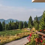 By Mountain Lakes 3*