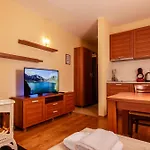 Aparthotel By Mountain Lakes Ezerovo (Smolyan)